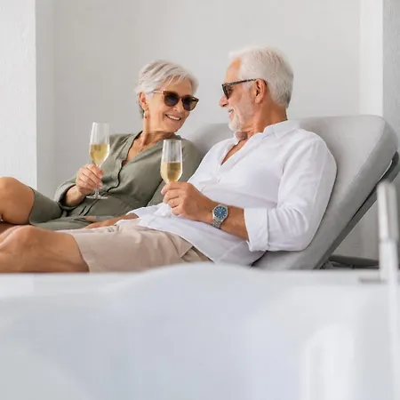 Neptuno & 4 Sup 4*