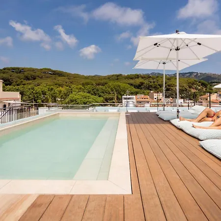 Neptuno & 4 Sup 4* Calella