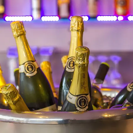 Neptuno & 4 Sup Отель