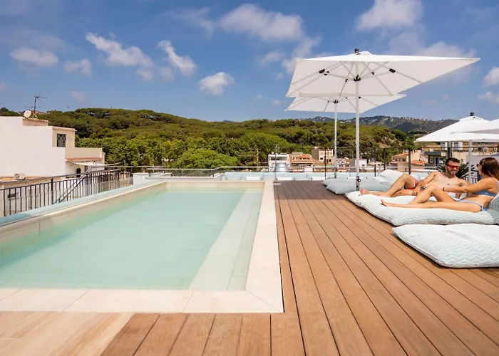 Neptuno & 4 Sup 4* Calella