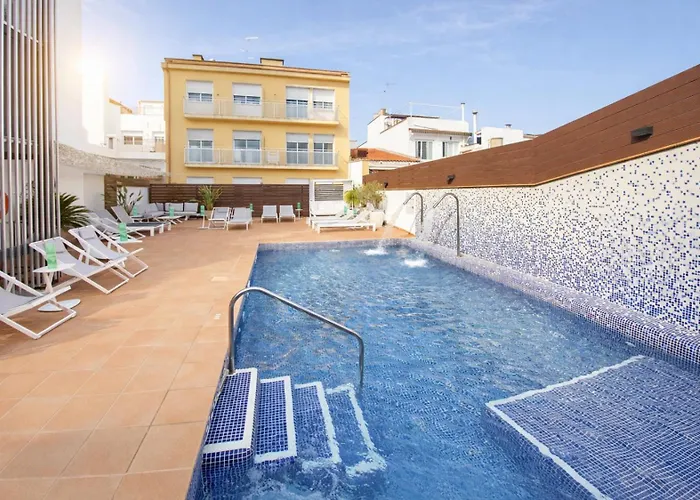 Neptuno & 4 Sup 4* Calella